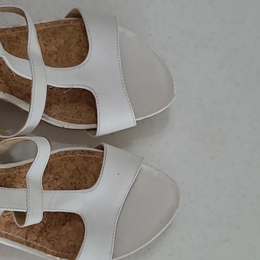 Kenneth Cole Reaction white wedge espadrilles sandals size 10